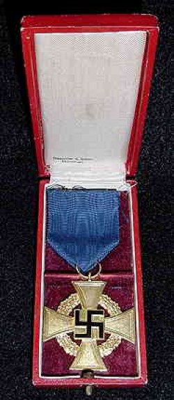Nazi 40-Year Faithful Service Medal in Case by Deschler & Sohn...$110 SOLD