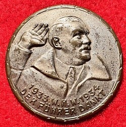 Original Nazi 1933/34 WHW “Der Führer Dankt” Badge
