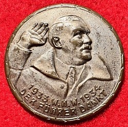 Original Nazi 1933/34 WHW “Der Führer Dankt” Badge